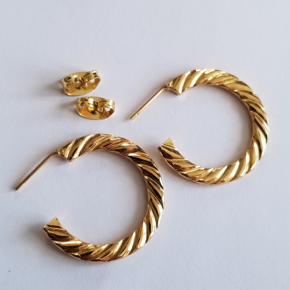 Relisted - Hoop earrings gold tone metal ribbed twist pierced post backs - Picture 2 of 8